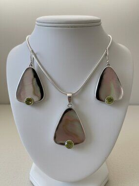 Black Lip Oyster & Peridot 925 Sterling Necklace & Pierced Earrings Marta Howell